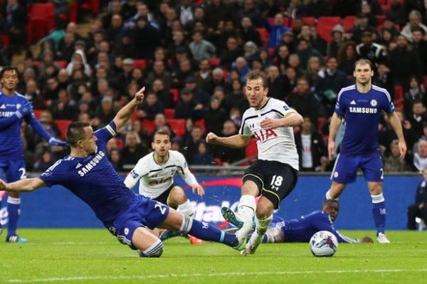 chelsea sinks soccer balls for tottenham cup 2015