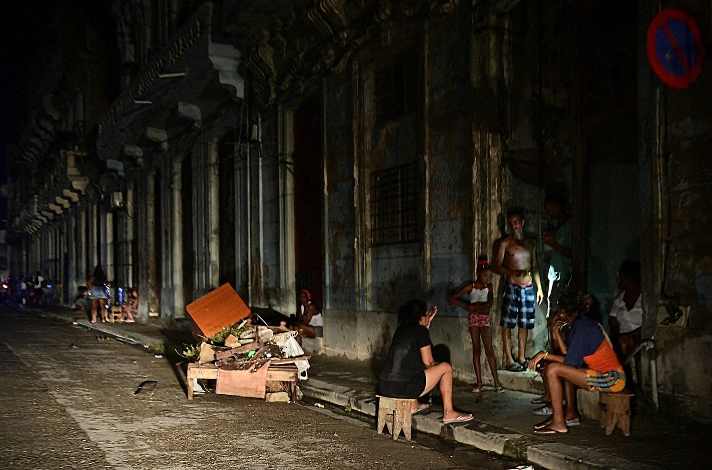 TOPSHOT-CUBA-ENERGY-ECONOMY-BLACKOUT-DAILY LIFE