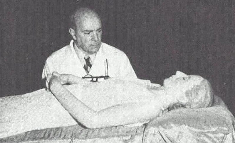 Pedro Ara, el doctor que embalsamó a Eva Perón por orden de Juan Domingo Perón