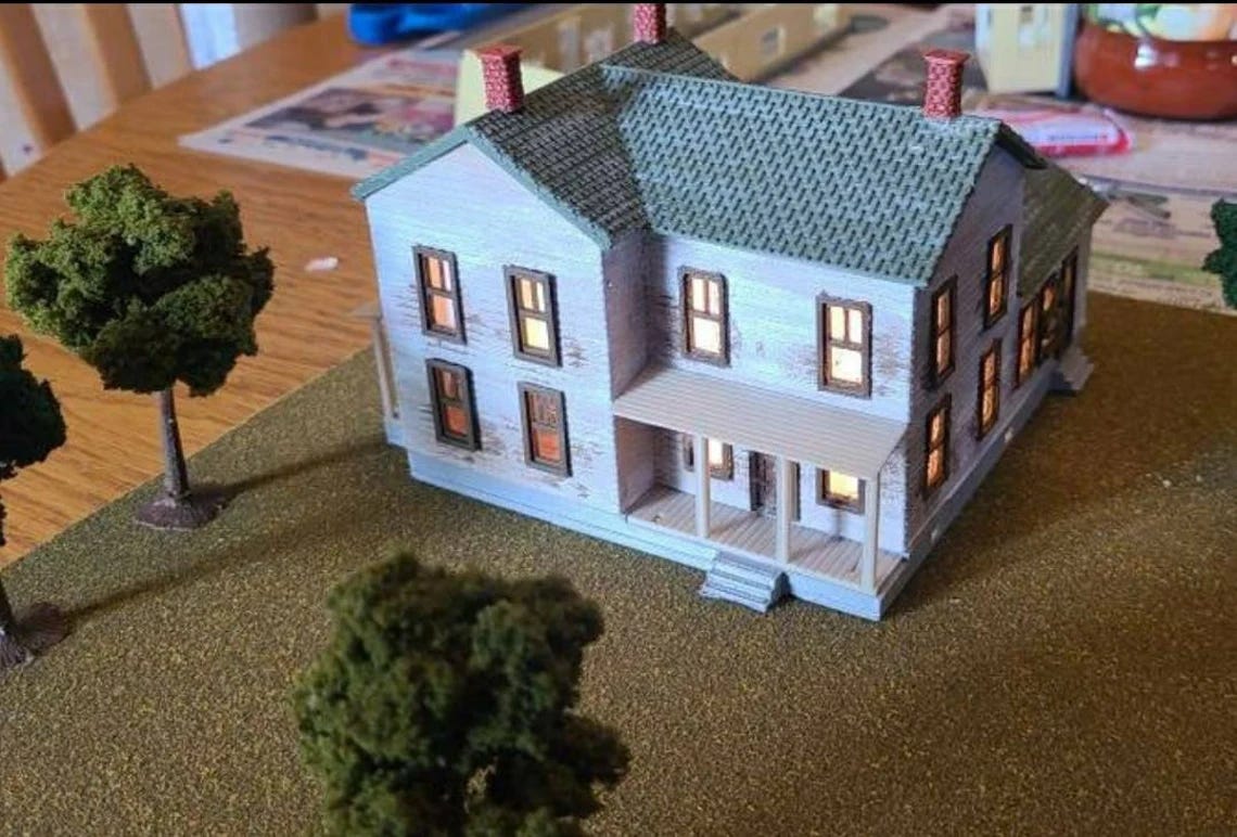 HO scale model of Ed Gein's house