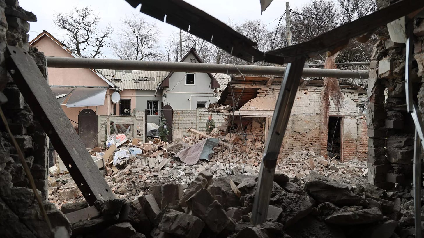 The view shows the houses in Donetsk destroyed as a result of shelling by the Ukrainian Armed Forces - Sputnik International, 1920, 02.09.2023