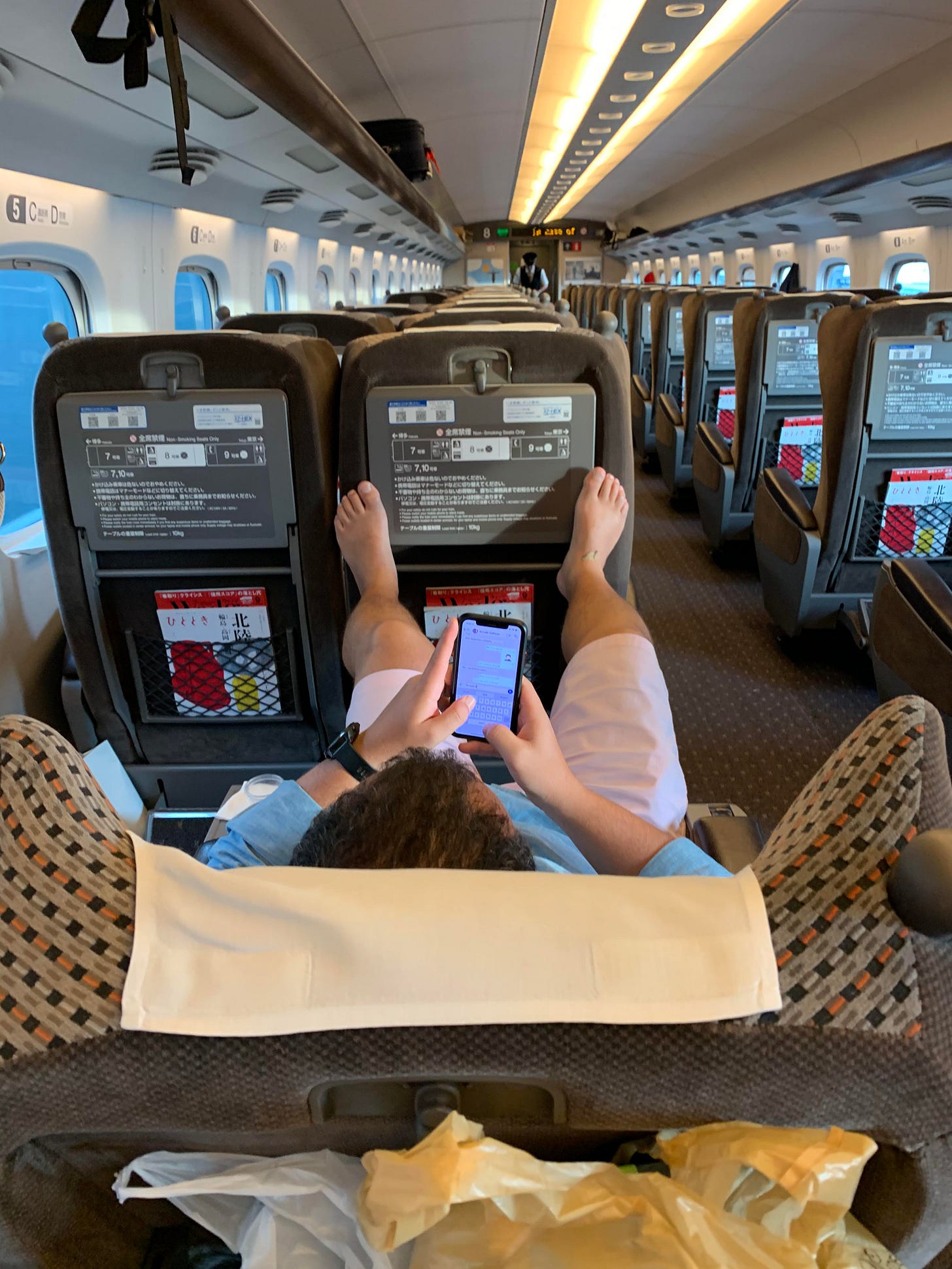 This guy in first class on the Shinkansen : r/EntitledPeople