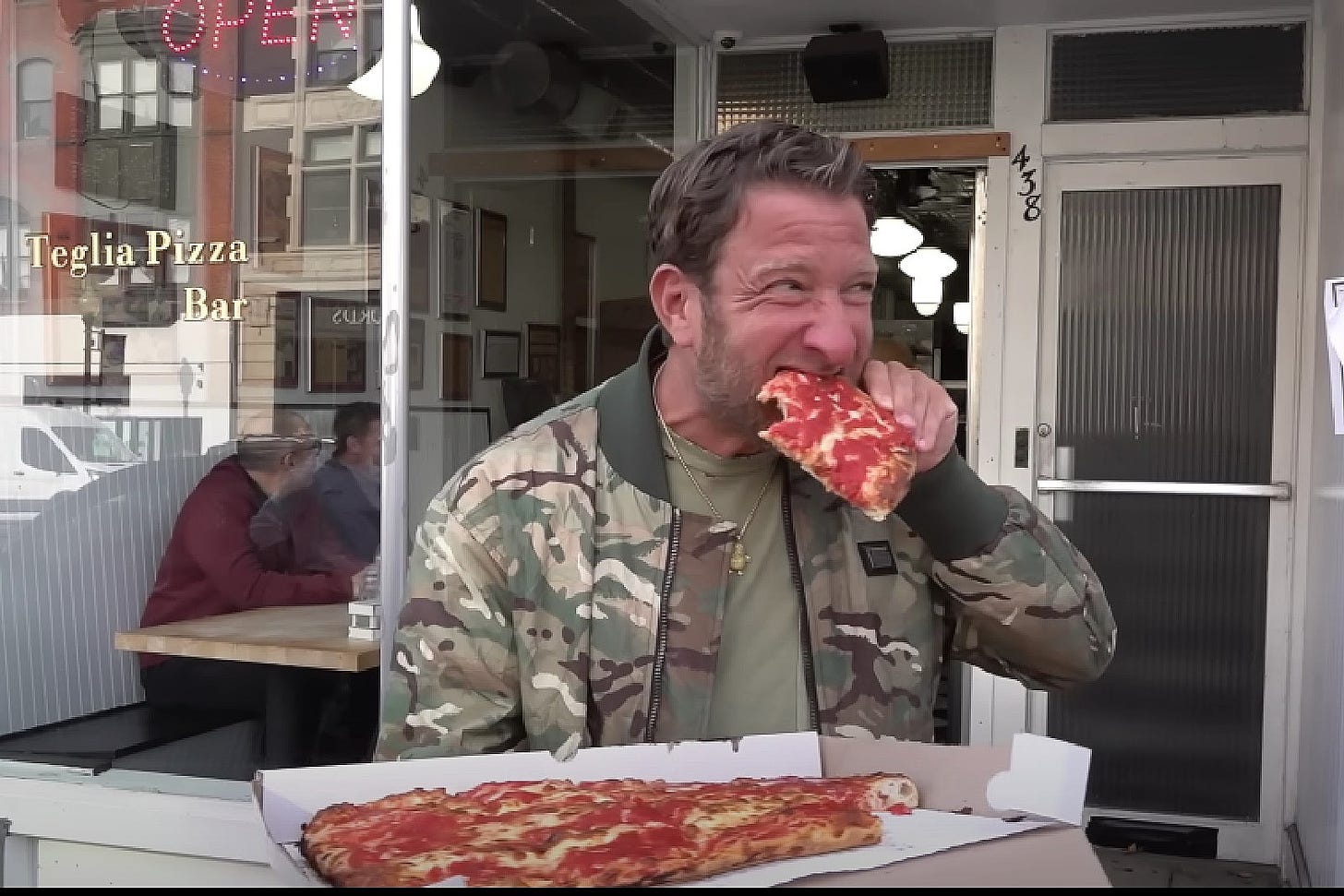 Barstool Sport's Dave Portnoy stops by two NJ pizza joints