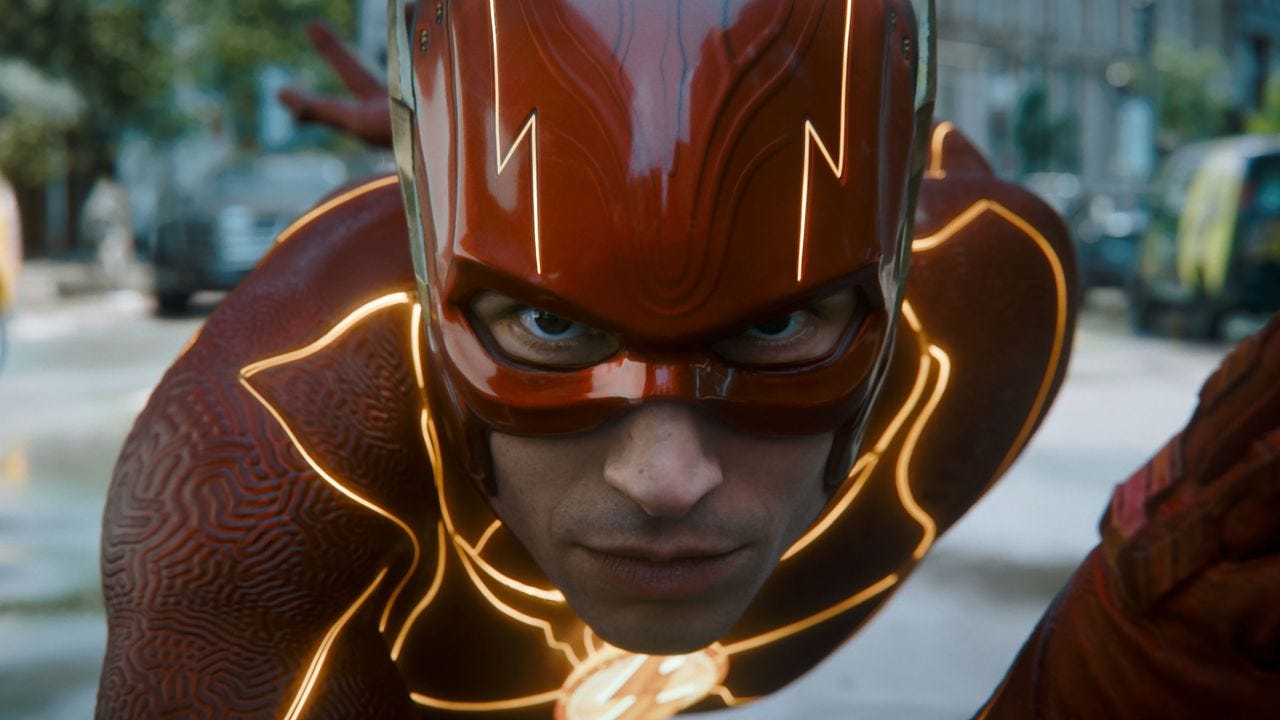 Primer plano de la cara de The Flash en la nueva película de DC