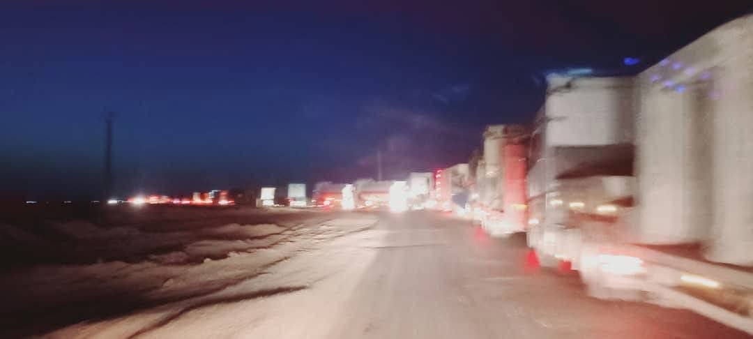 A group of trucks on a road

AI-generated content may be incorrect.