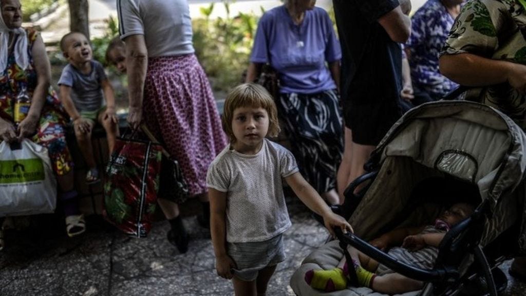 Ukraine conflict: Refugee numbers soar as war rages - BBC News