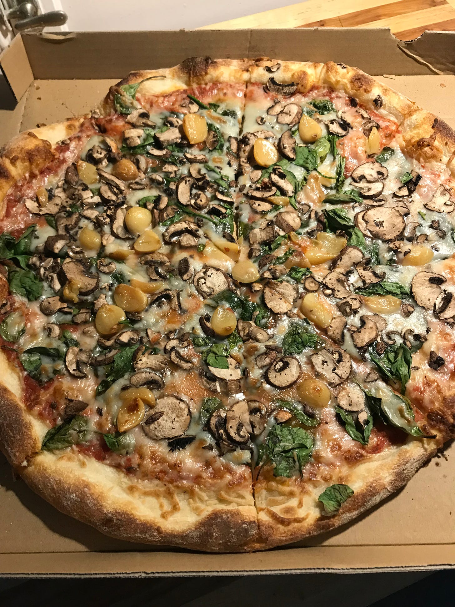 vegan mushroom and spinach pizza pie