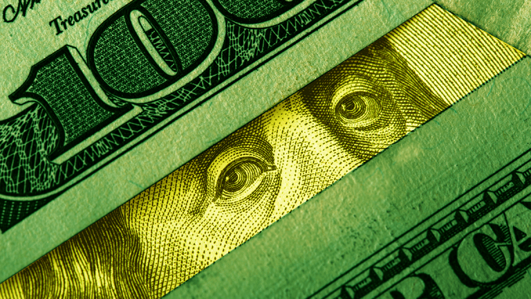Apple Warning Sparks Currency 'Flash Crash,' Highlighting Strong Dollar  Concerns - TheStreet