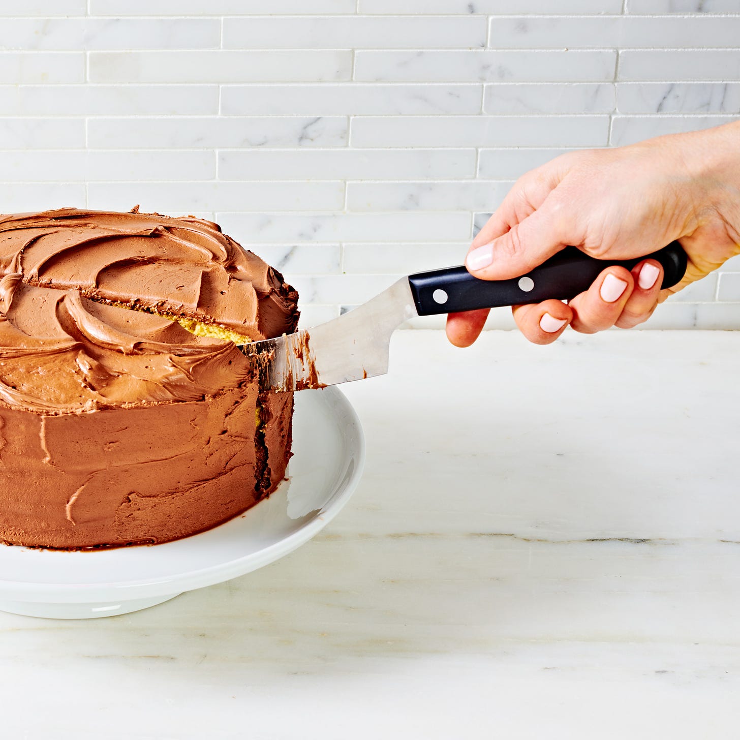 Cake Knife Review: The Case for Owning an Offset Cake Knife | Epicurious