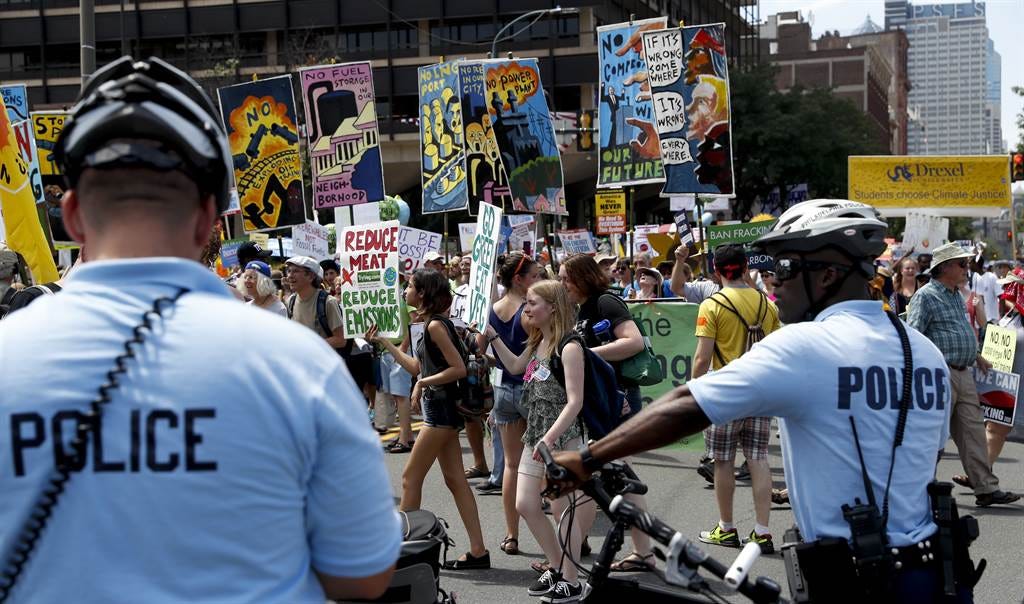 Hollywood stars beat DNC to climate change 2016 images