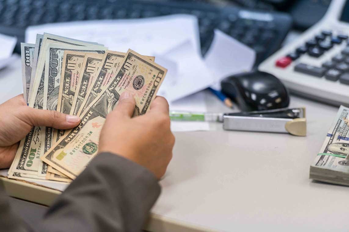 How Do Bank Tellers Count Money: A Comprehensive Guide