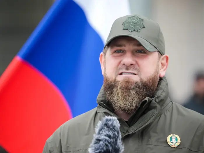 Tšetšenian yksinvaltias Kadyrov,  joka kumartaa vain Putinille, on “hurskas ja vannoutunut” muslimi.