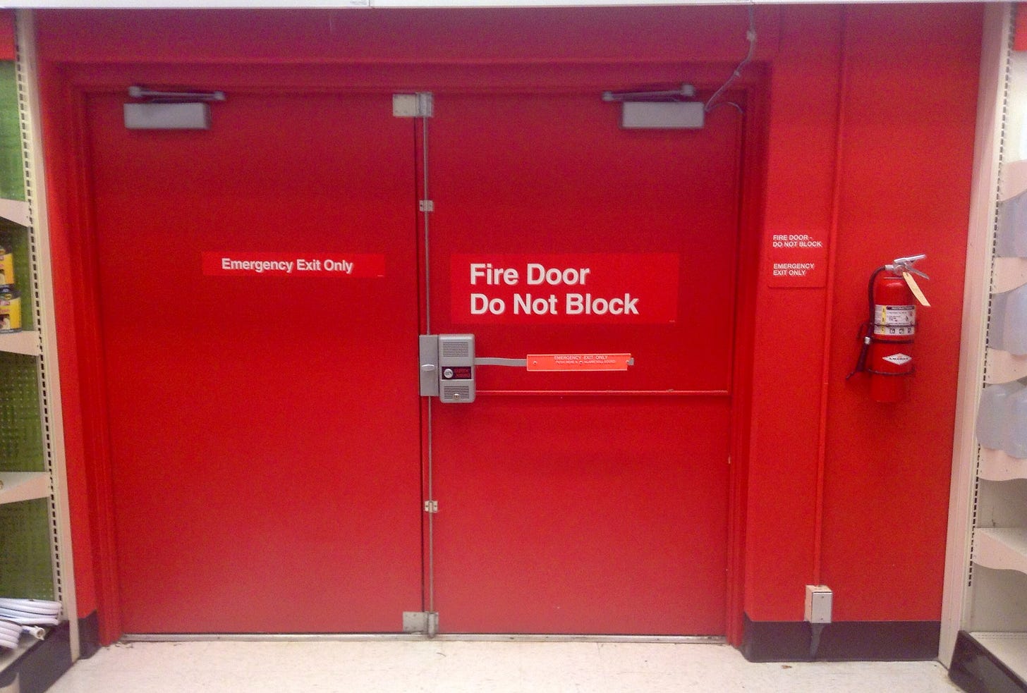 Fire door: do not block