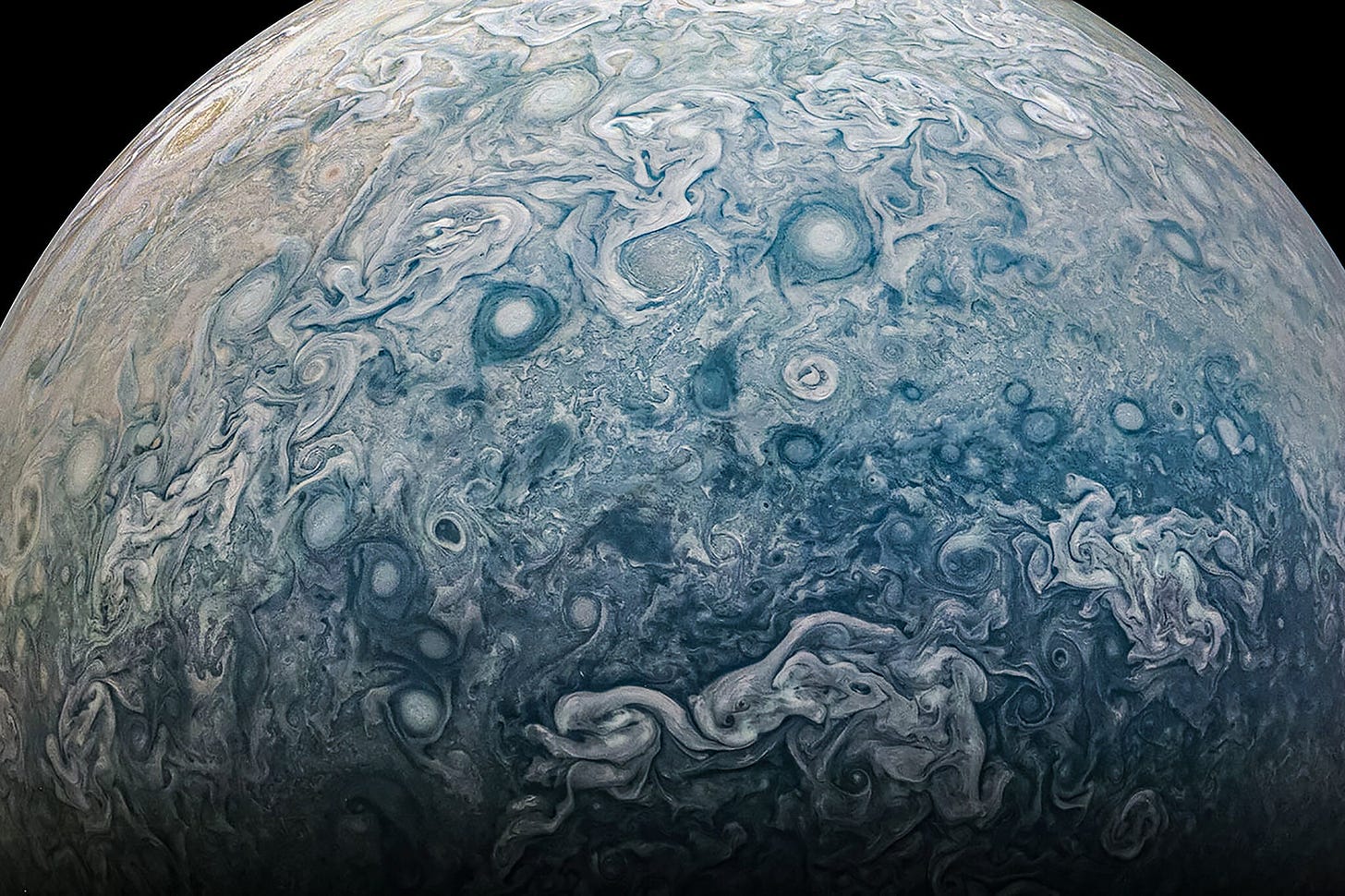 https://static01.nyt.com/images/2021/06/15/science/14SCI-JUNO-northern/14SCI-JUNO-northern-superJumbo.jpg?quality=90&auto=webp
