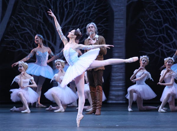 Yulia Stepanova (Queen of the Dryads) and Alexei Loparevich (Don Quixote) © Elena Fetisova | Bolshoi Ballet Yulia Stepanova (Queen of the Dryads) and Alexei Loparevich (Don Quixote) © Elena Fetisova | Bolshoi Ballet