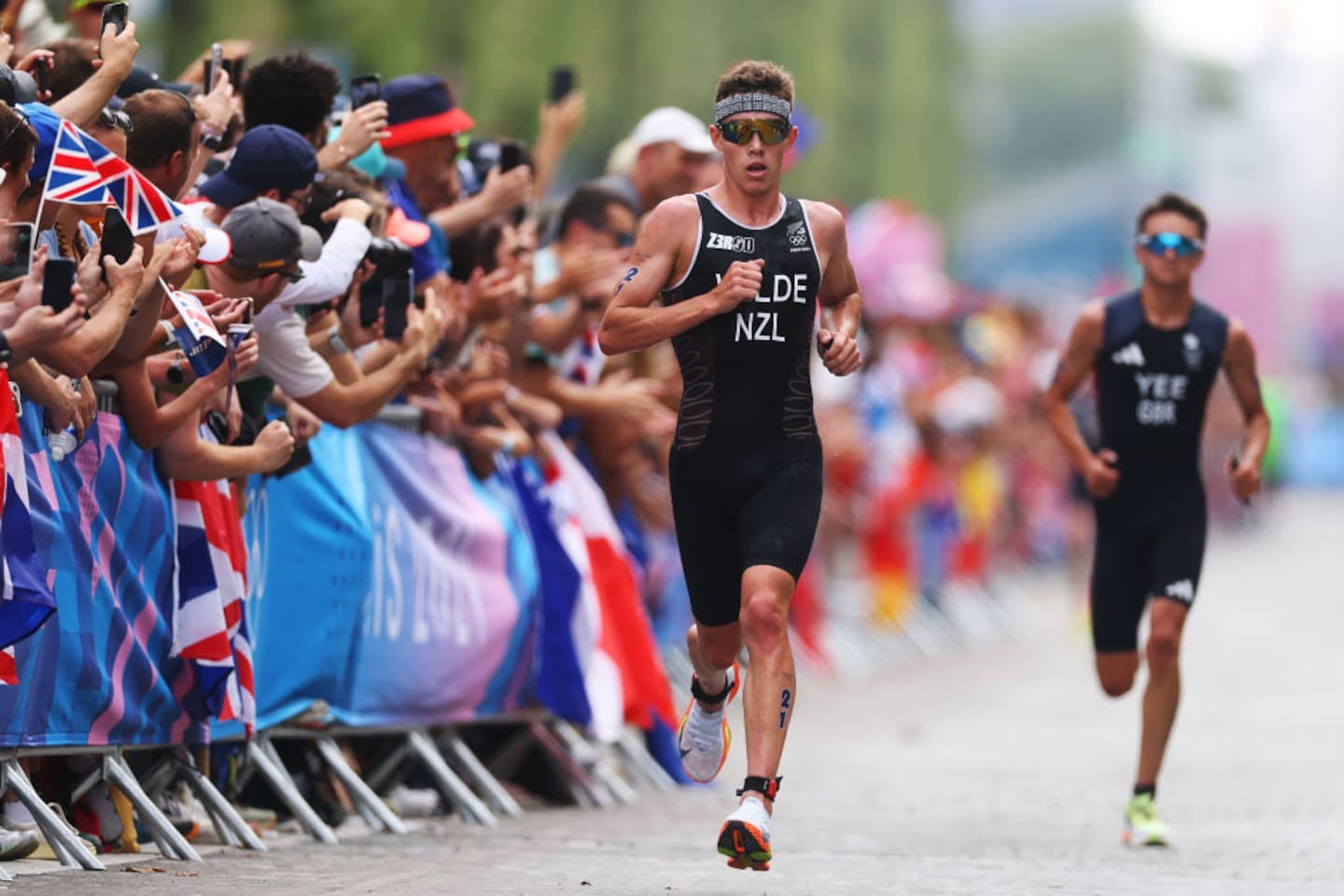 Hayden WIlde leads Alex Yee on the run leg. Photo / Getty Images