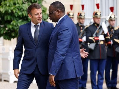 Photo of ​France's President Emmanuel Macron (L) welcoming his Senegalese counterpart Macky Sall (R) at the Elysee presidential palace before their bilateral meeting, in Paris on June 10, 2022.