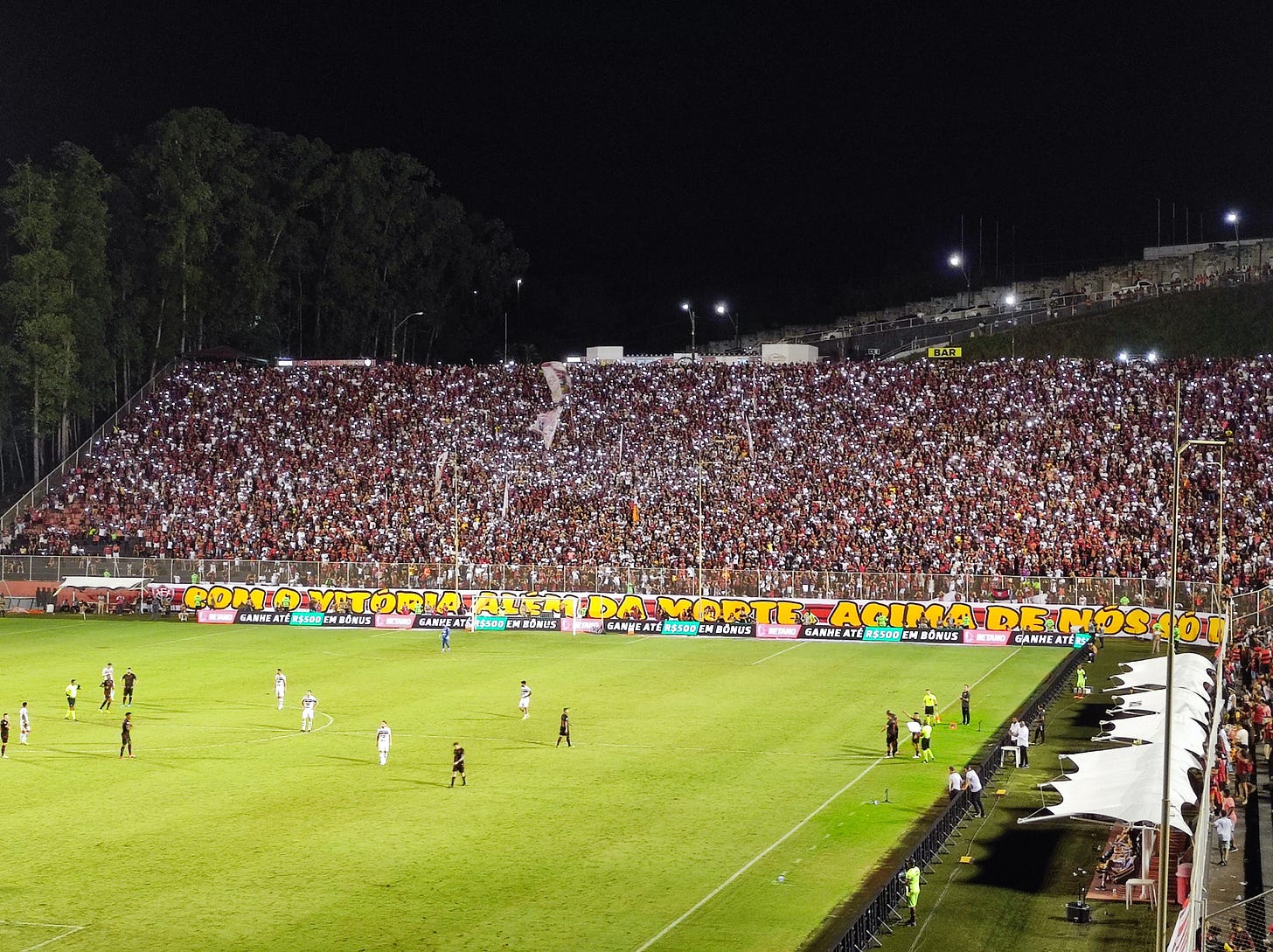 Estadio Manoel Barradas lotado em dia de jogo a noite
