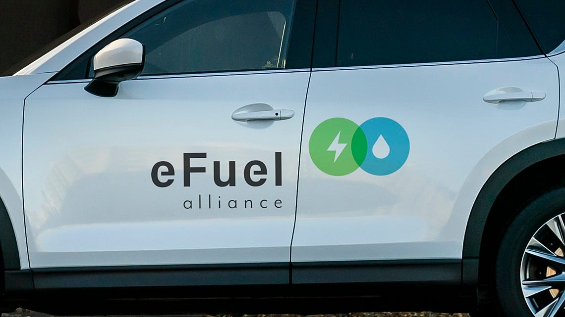 Gasolina sintética: qué es el e-fuel y por qué podría salvar los motores  térmicos -