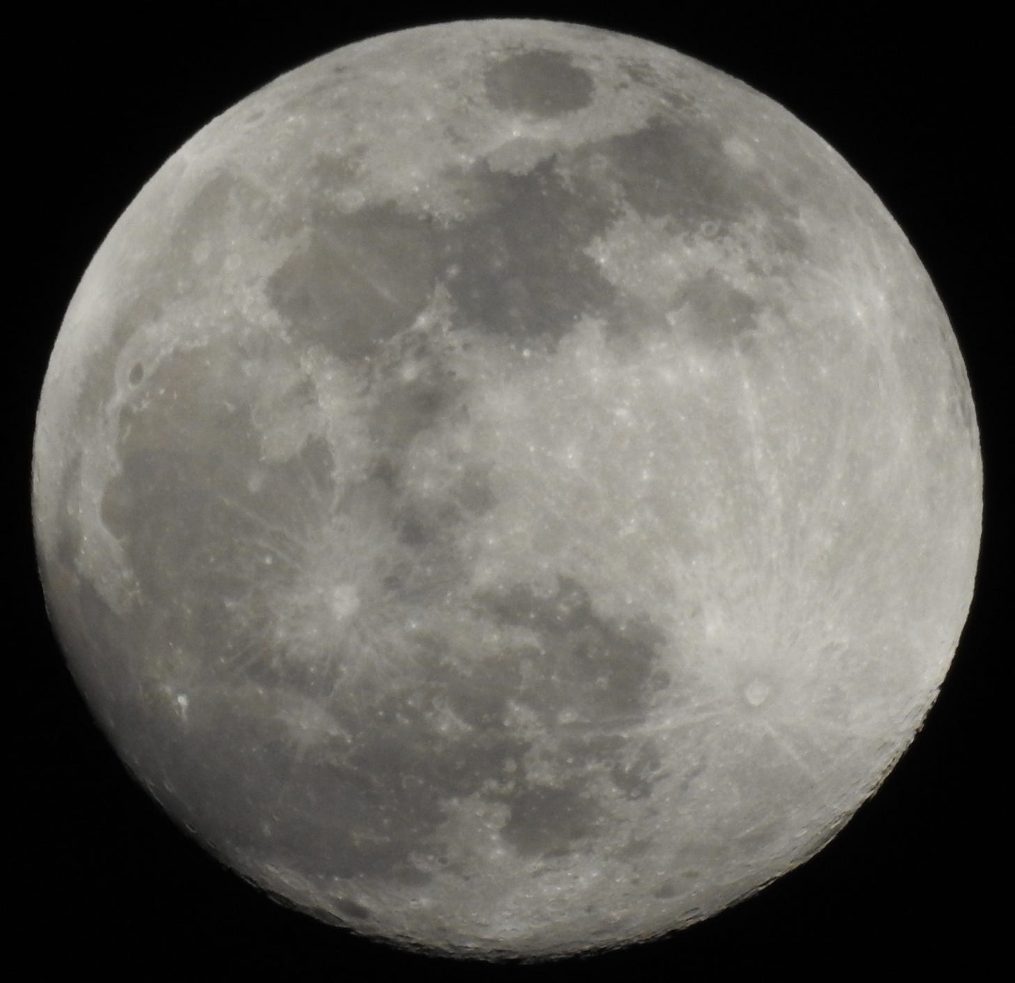 Photograph of the full moon.