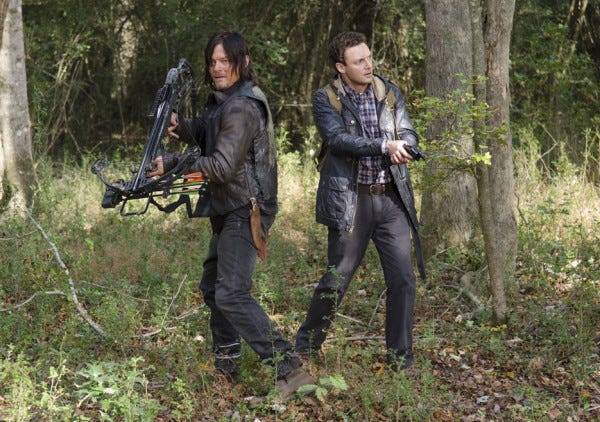 daryl dry working aaron bulge on walking dead 515 try 2015