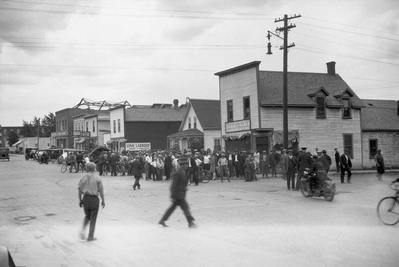 May be an image of 4 people and text that says "幸 قي STAR LAUNDRY س" May be an image of 4 people and text that says "幸 قي STAR LAUNDRY س"