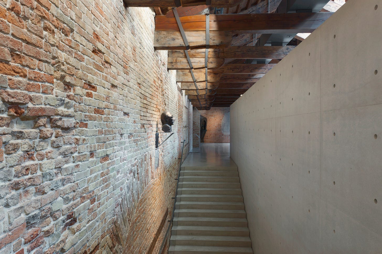 Museu Punta Della Dogana de Tadao Ando, pelas lentes de Luca Girardini - Imagem 2 de 11 Museu Punta Della Dogana de Tadao Ando, pelas lentes de Luca Girardini - Imagem 2 de 11