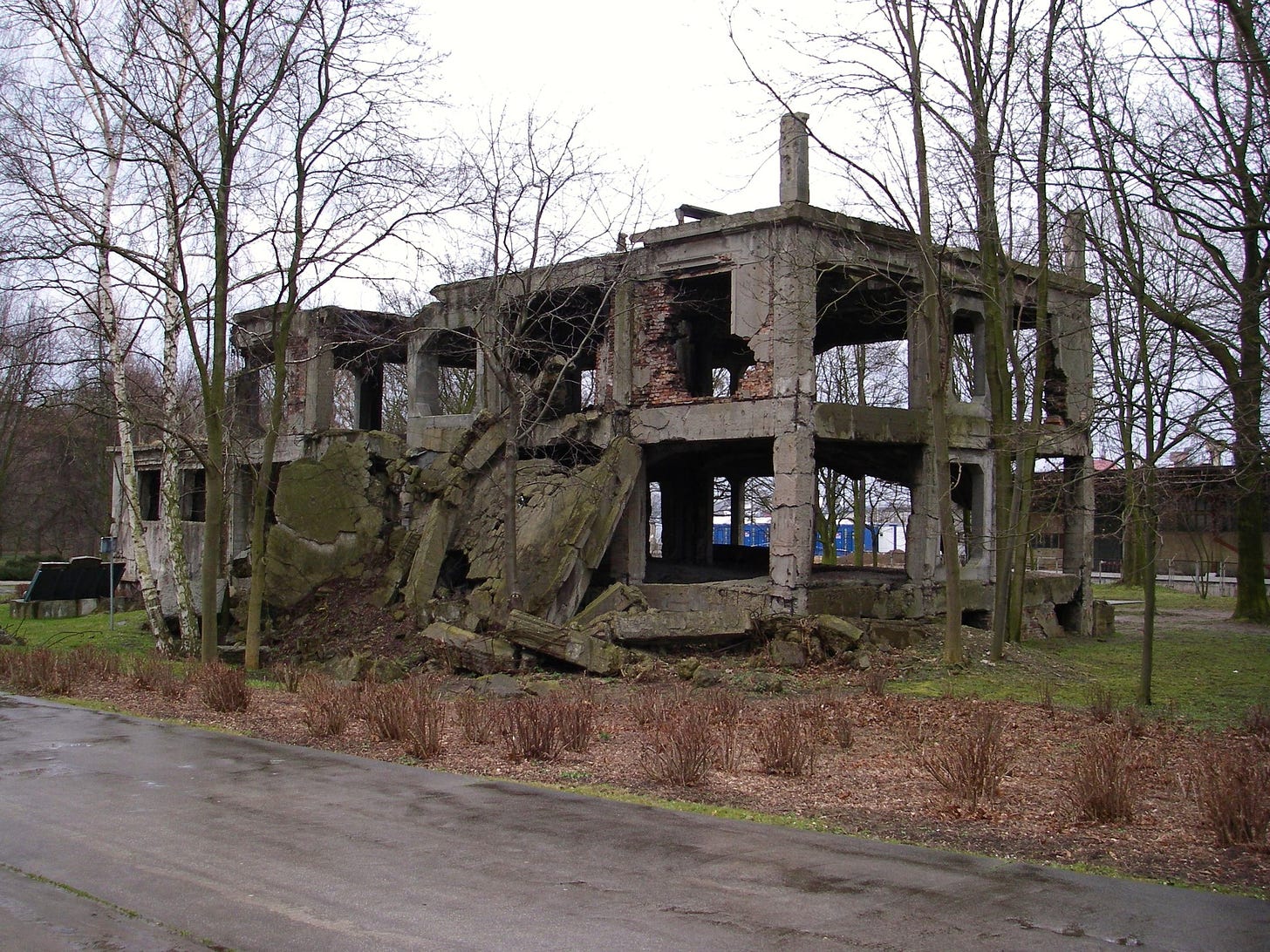File:Gdańsk Westerplatte (11).JPG - Wikimedia Commons