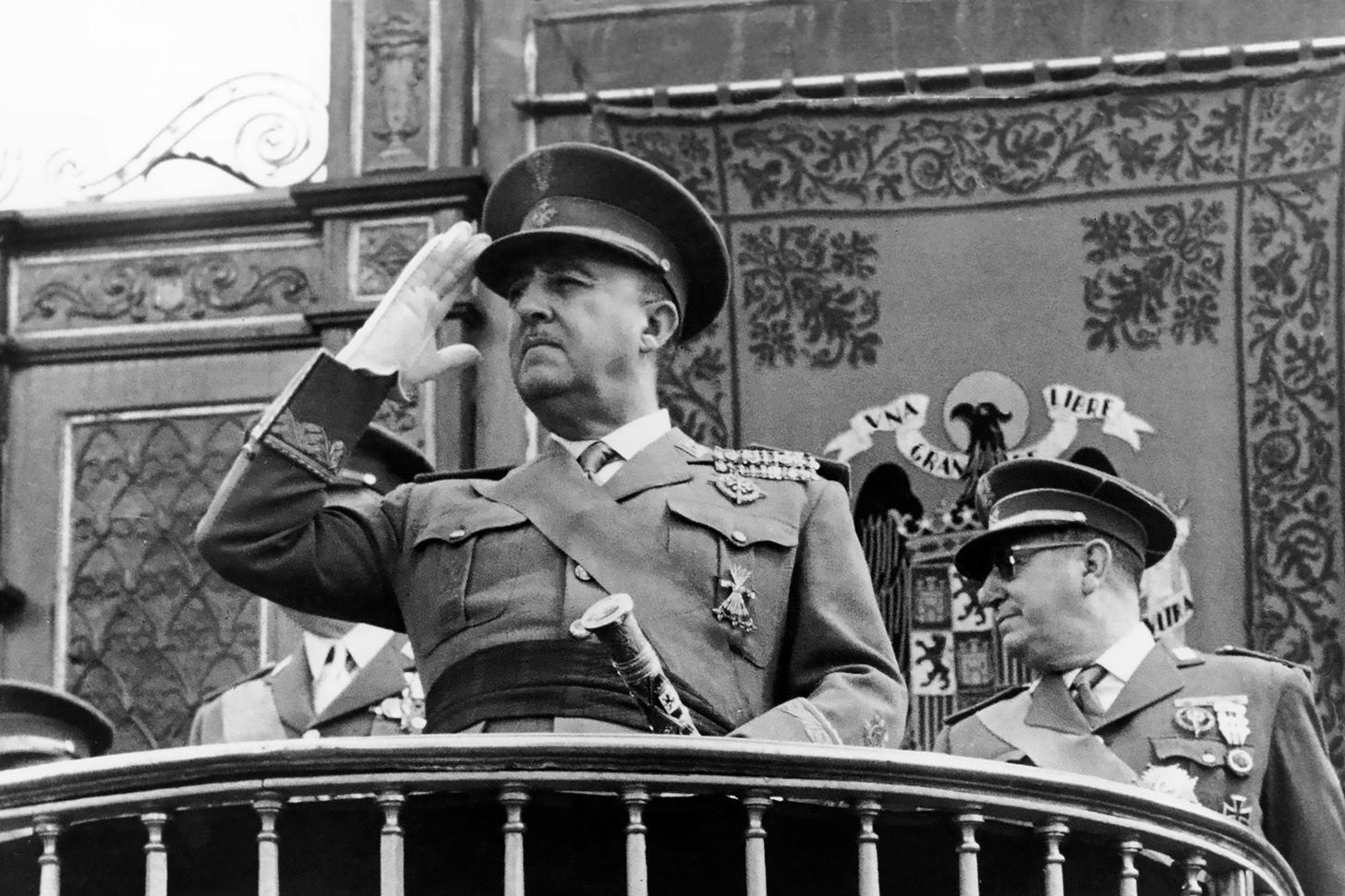 Spain makes it a crime to apologise for Franco or glorify civil war