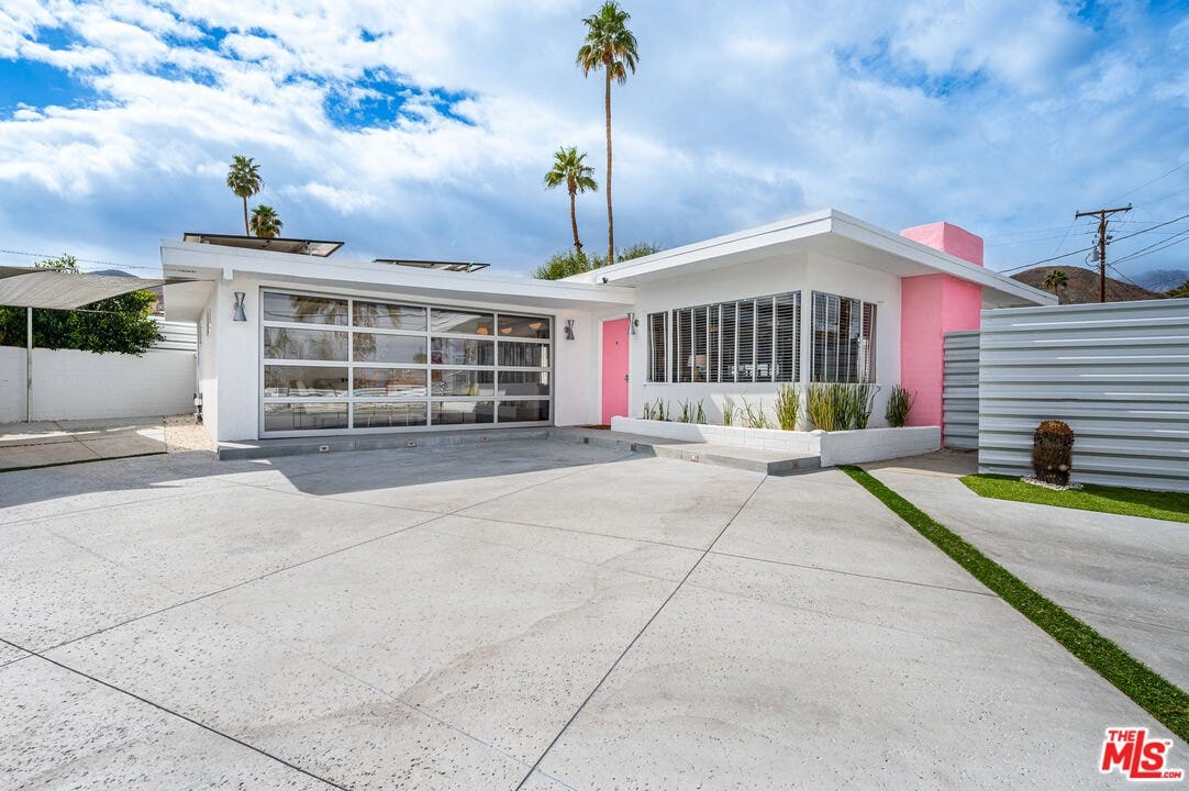 A MCM in Cathedral City, CA - $690,000