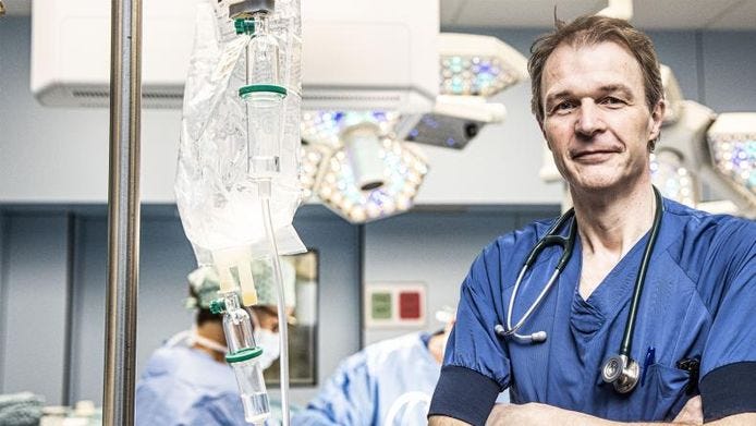 AZ Groeninge in Kortrijk moet afscheid nemen van een zeer gewaardeerde werkkracht: dokter Vincent Van Belleghem, anesthesist, urgentiearts en diensthoofd Spoedgevallen.