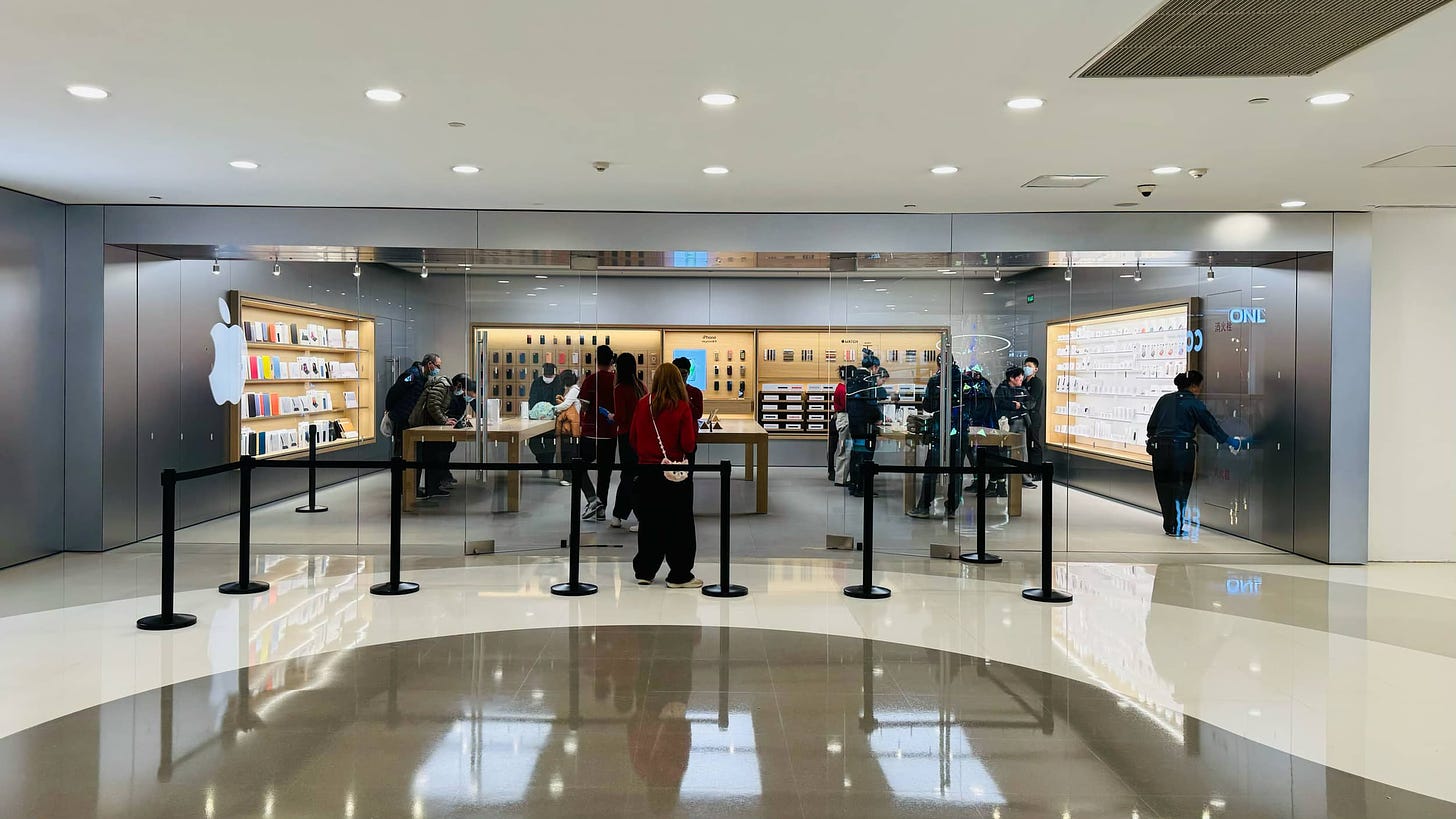 Customers wait to enter the upper level at Apple Nanjing East.