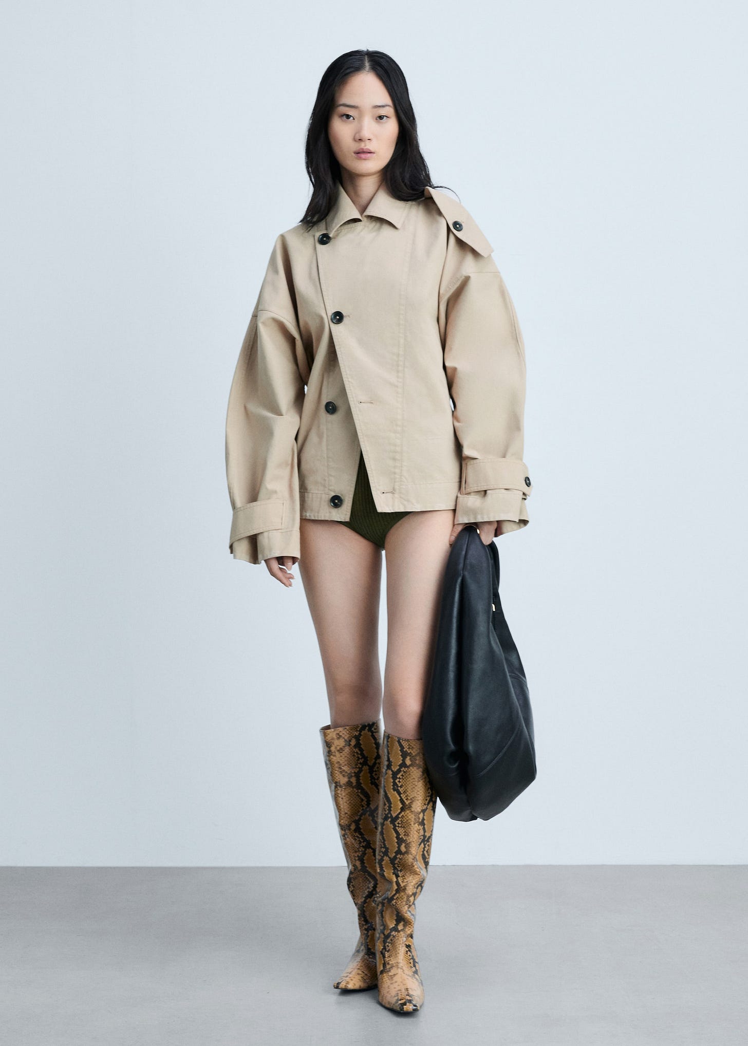 Short double-breasted trench coat - General plane