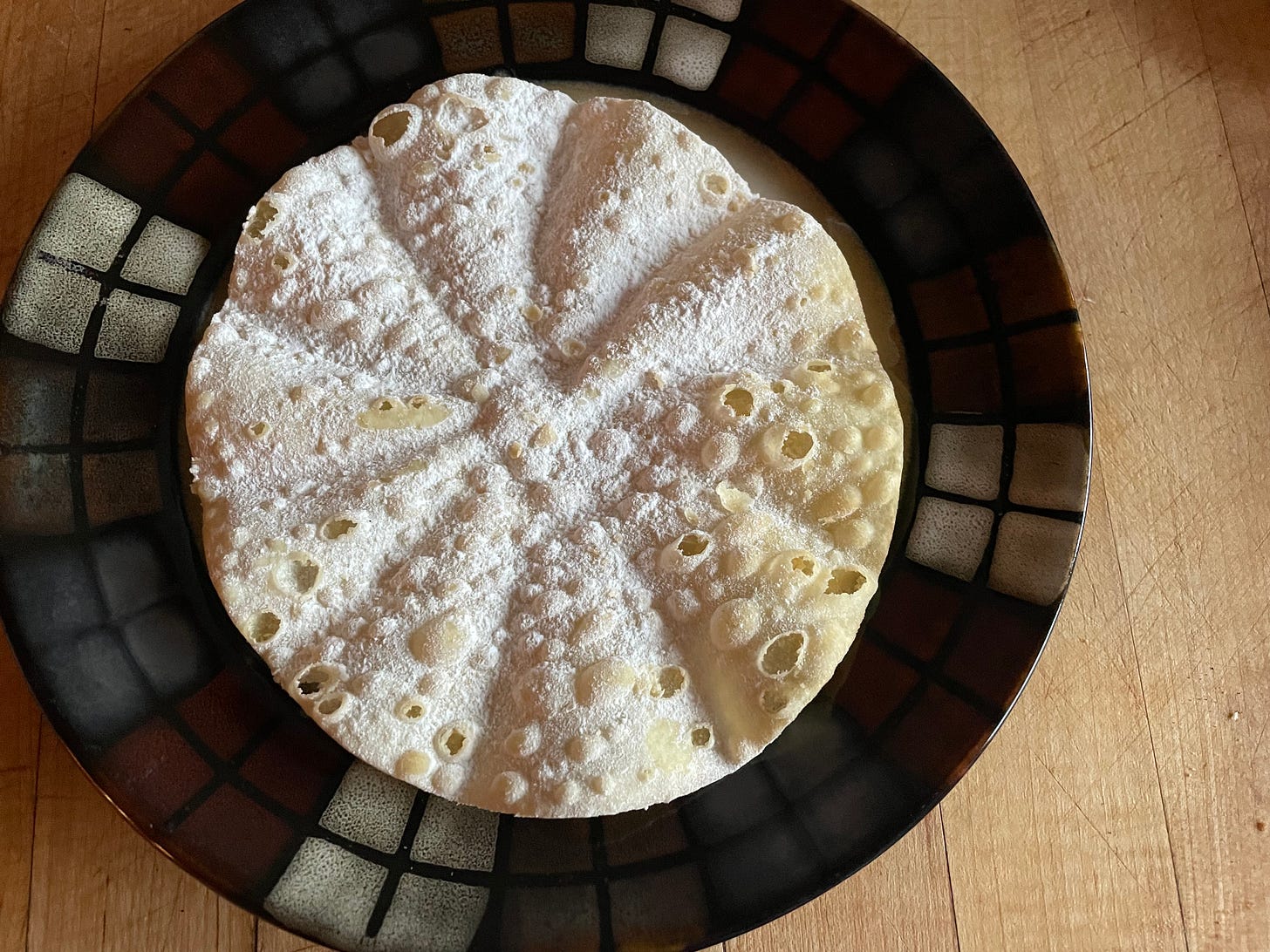 A mini Fasnachtschüechli on a plate