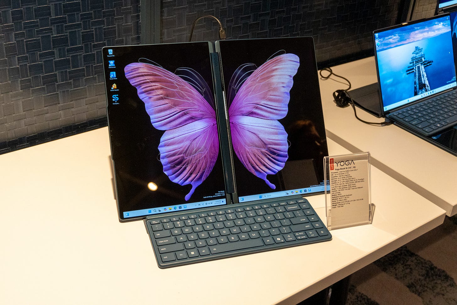 Yoga Book 9i CES 2025