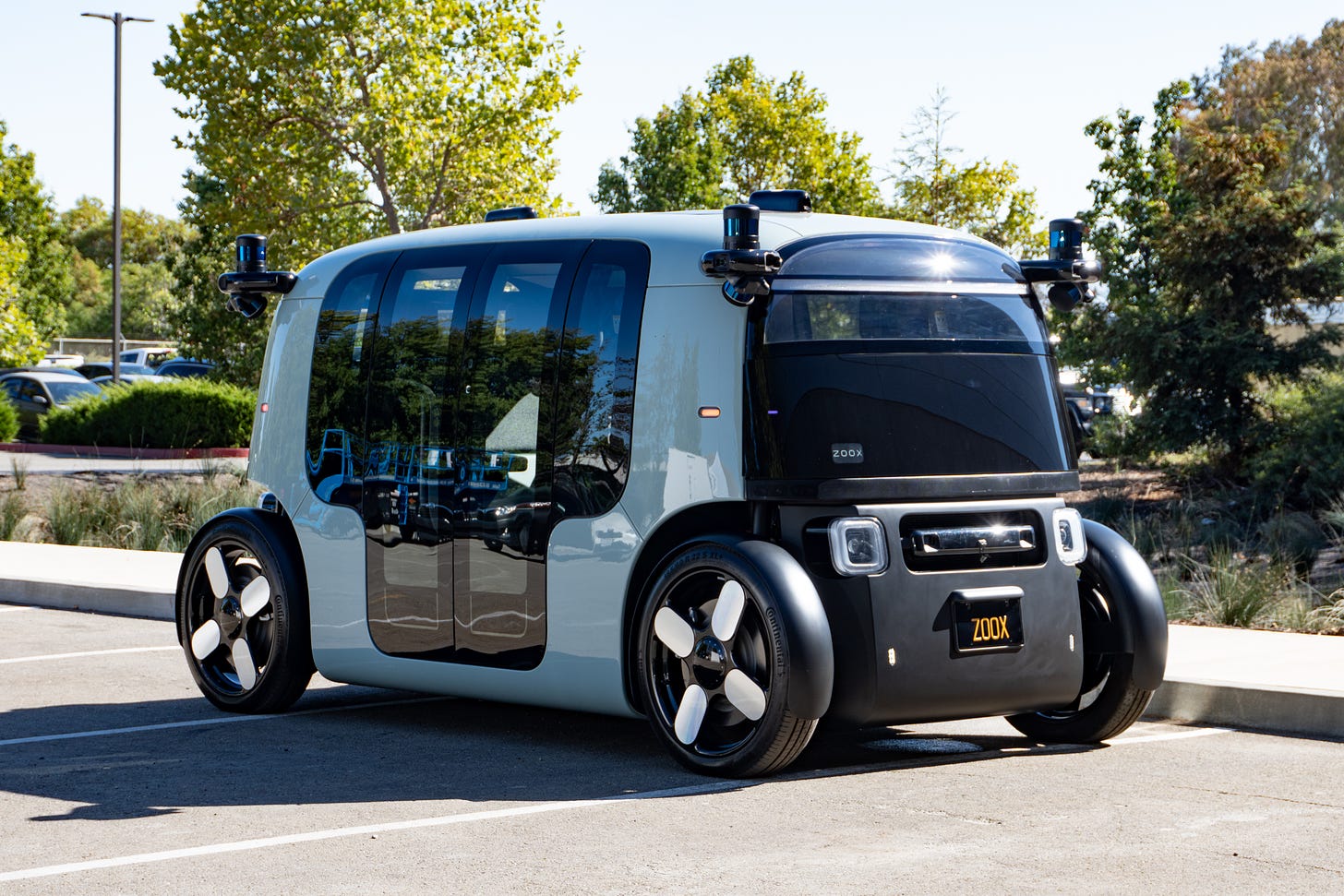 Zoox robotaxi with supercar DNA rolls toward SF, Vegas, Seattle streets |  TechCrunch
