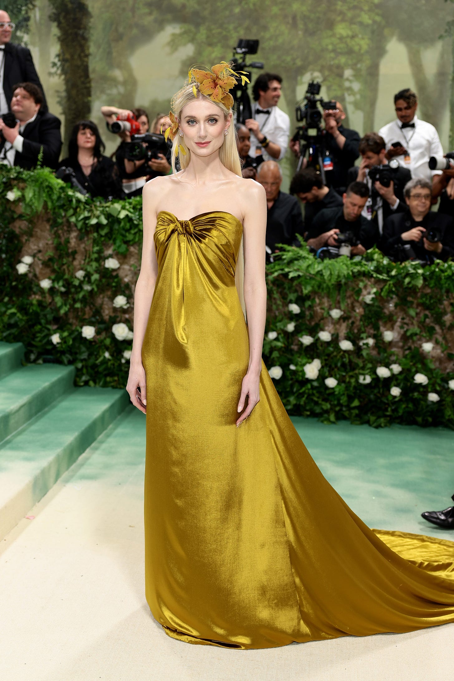 Elizabeth Debicki Is a Dior-Clad Titania With Knee-Length Hair at the 2024  Met Gala | Vogue