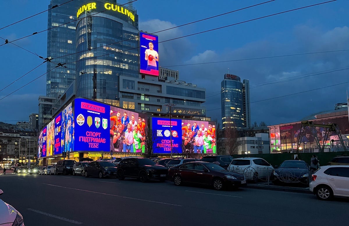 В метро, на бордах, по радио. Как незаконная реклама азартных игр захватила  украинские города? | Экономическая правда
