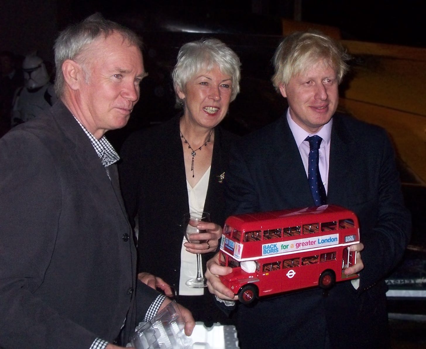File:Boris Johnson -holding a red model bus -2007.jpg - Wikipedia