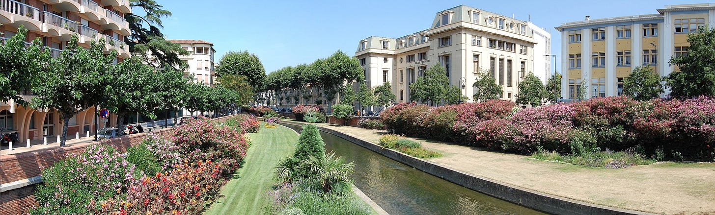 La basse et le palais River Bassa and the Consular Palace