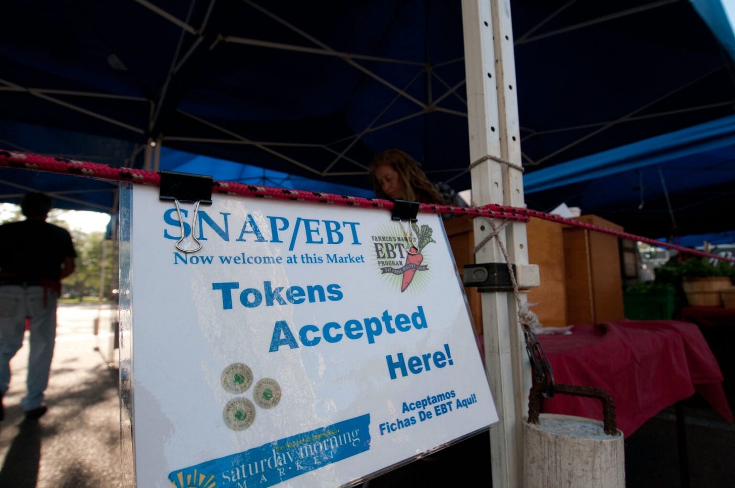 At a farm market in St. Petersburg, Florida, SNAP recipients were able to use their Electronic Benefits Transfer cards for food. (Photo by Lance Cheung/USDA). At a farm market in St. Petersburg, Florida, SNAP recipients were able to use their Electronic Benefits Transfer cards for food. (Photo by Lance Cheung/USDA).