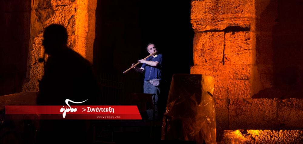 Θύμιος Παπαδόπουλος: «Με έναν μαγικό τρόπο ο Θάνος Μικρούτσικος είναι ακόμα παρών στη σκηνή» | Ogdoo