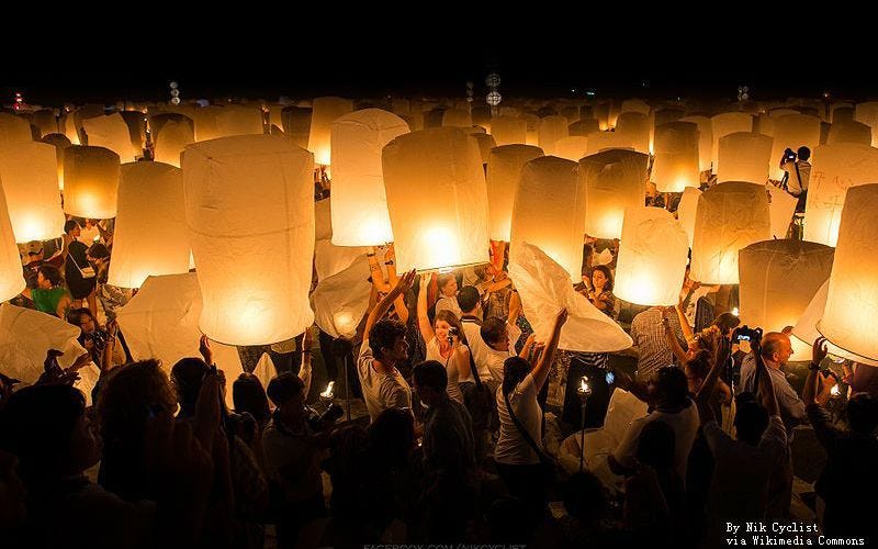 Loy Krathong sky lantern | Thailand tours, Lanterns, Floating lanterns