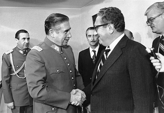 Archivo:Reunión Pinochet - Kissinger.jpg
