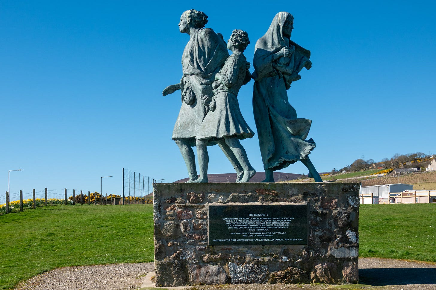 The Emigrants sculpture at Helmsdale © Felicity Martin
