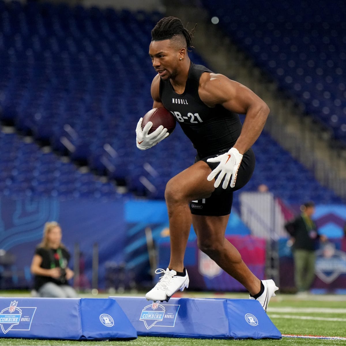 WATCH: Bijan Robinson Makes Pitch For Texas Longhorns as 'Running Back U' -  Sports Illustrated Texas Longhorns News, Analysis and More