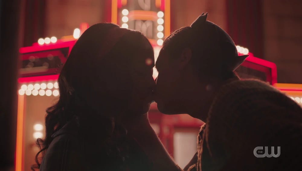 Tabitha and Jughead kiss in front of the Babylonium.