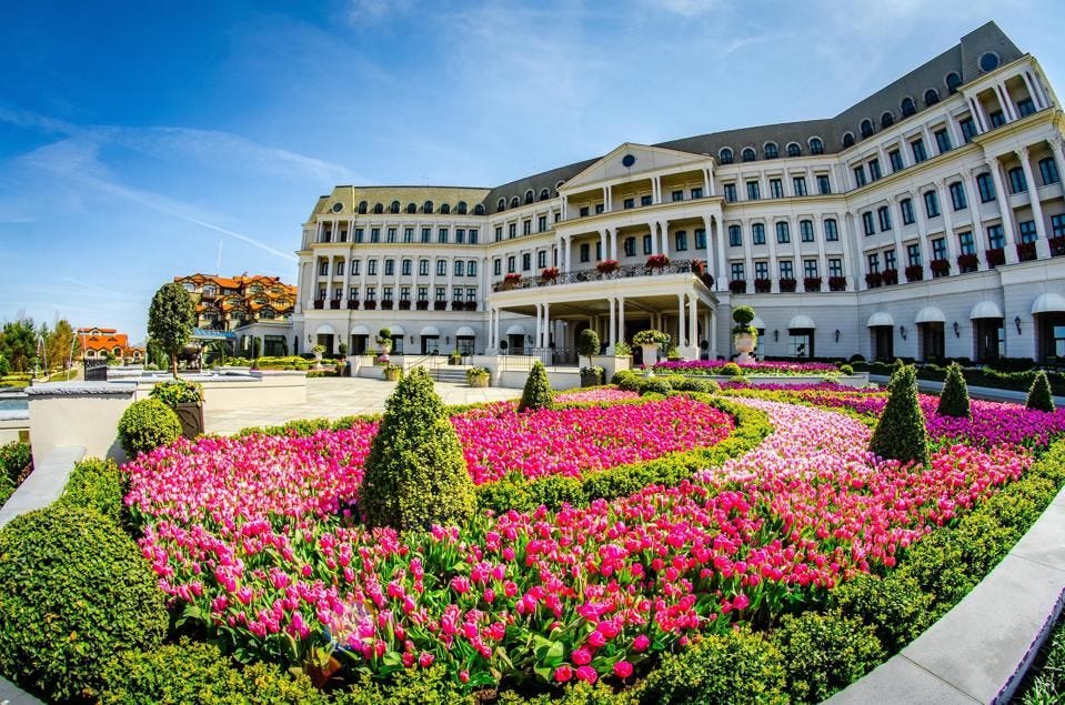 The Filming Location For Matt James' Season of The Bachelor: The Nemacolin  Woodlands Resort in Pennsylvania