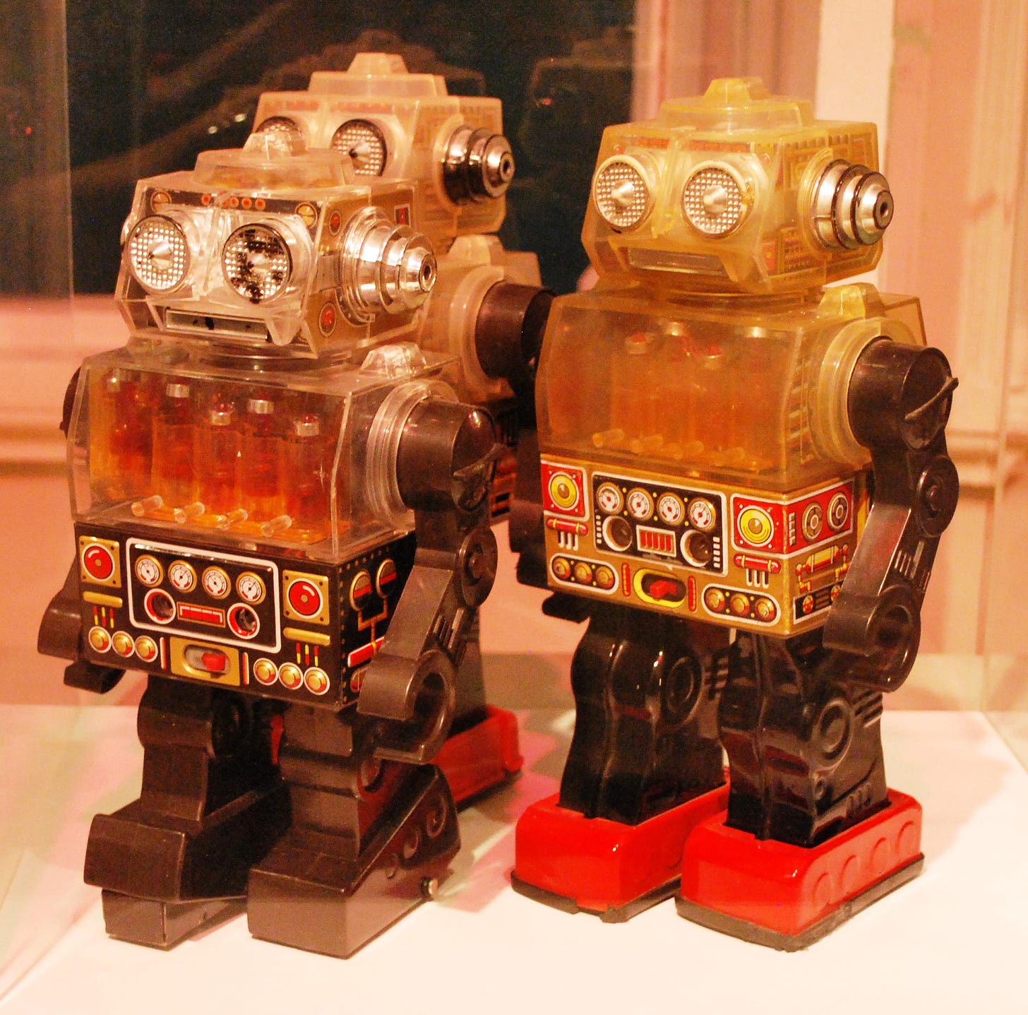 oy robots on display at the Museo del Objeto del Objeto in Mexico City Date 9 September 2011 Meet your new favorite band. https://commons.wikimedia.org/wiki/File:RobotsMODO.jpg AlejandroLinaresGarcia