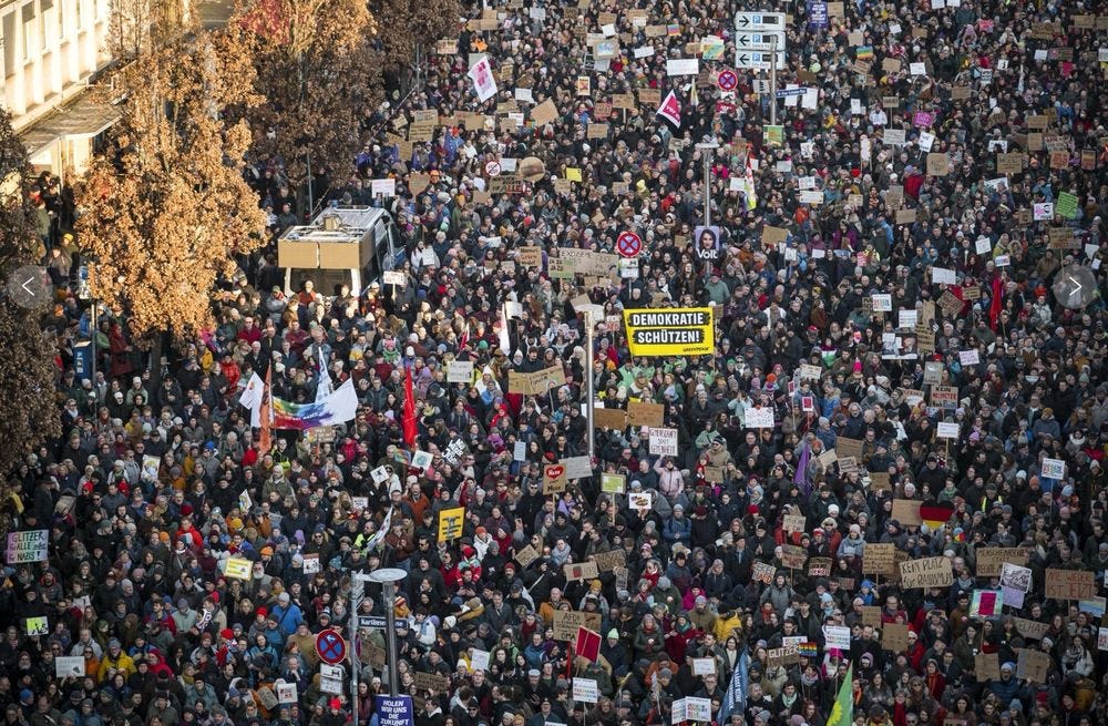 200,000 protestors 